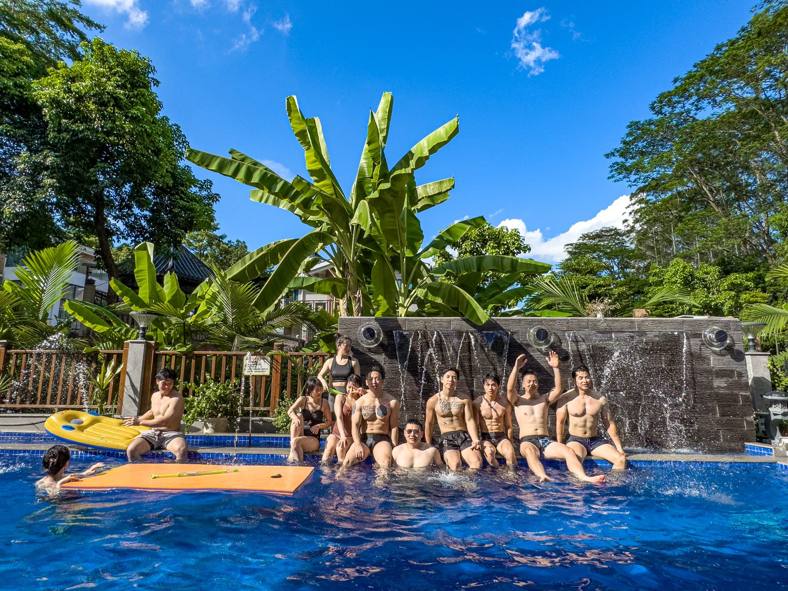 Team fitness-coach buyout at Cuixi Villa