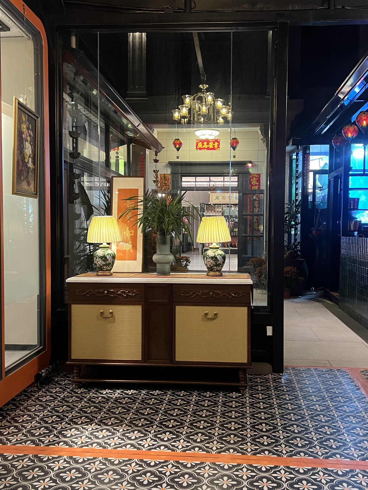 锦鲤红餐厅入口玄关