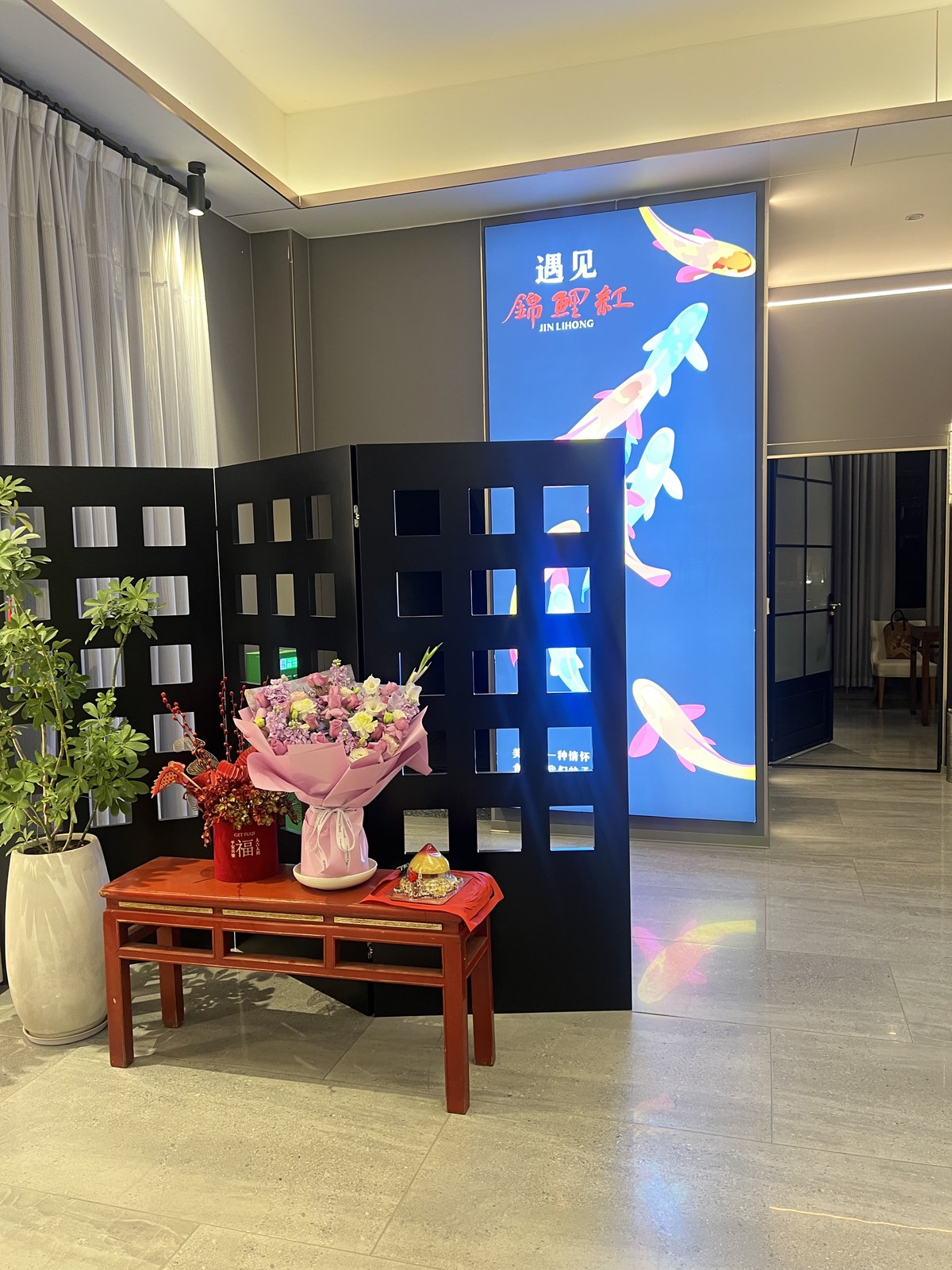 锦鲤红餐厅大厅